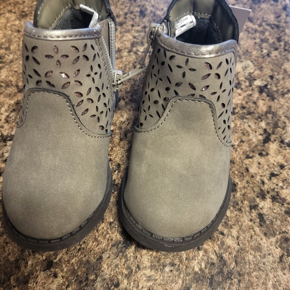 Oshkosh boots NWT size 5 - Picture 4 of 4